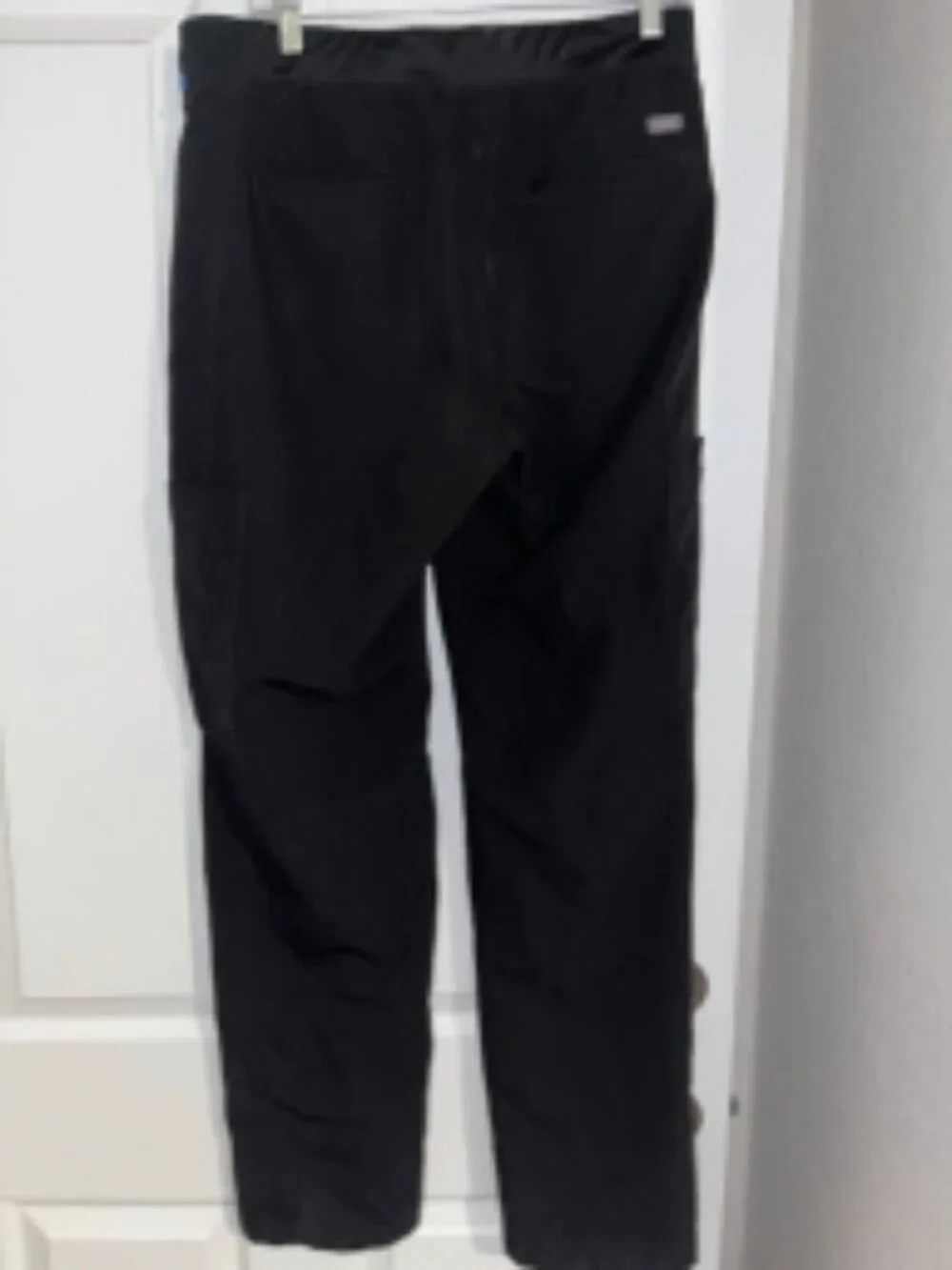 FIGS Leon Scrub Top & Axim Cargo Men’s FIONx Soft Stretch Scrub Set Pant Large